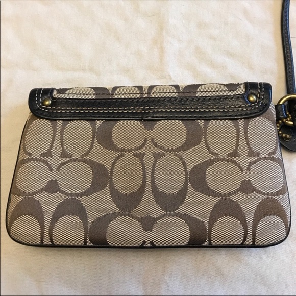 Coach Signature Jacquard Turnlock Wristlet - Picture 2 of 4